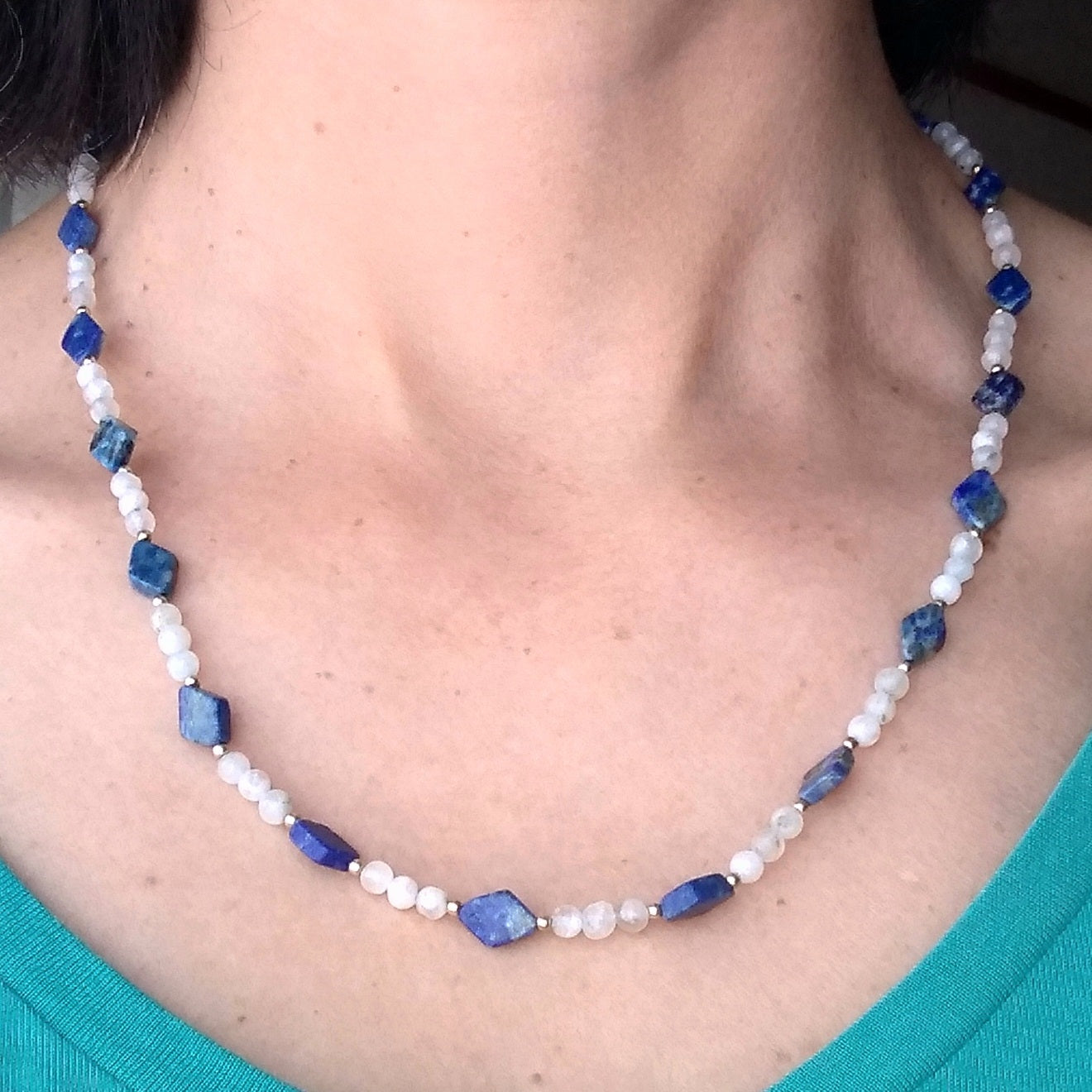 Collar lapislazuli con piedra luna